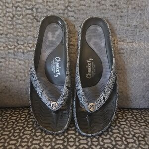 Cheeks Women's Navy, Paisley Flip Flops - Health Sandals By Tony Little (Sz 10)